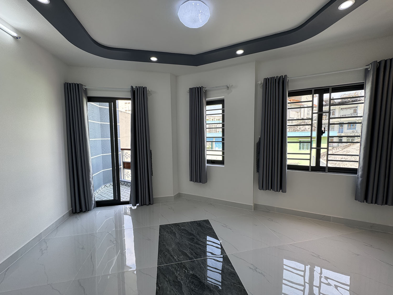 Chính thức mở bán biệt thự mini 3 lầu HXH VF5 khu cao cấp Hoàng Diệu - Trước nhà có sân đỗ ôtô